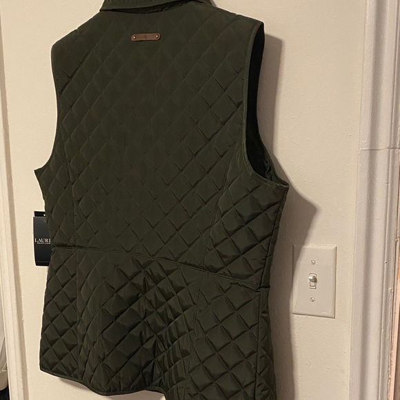 Lauren Ralph Lauren Women's quilted logo vest in dark green - Picture 10 of 11